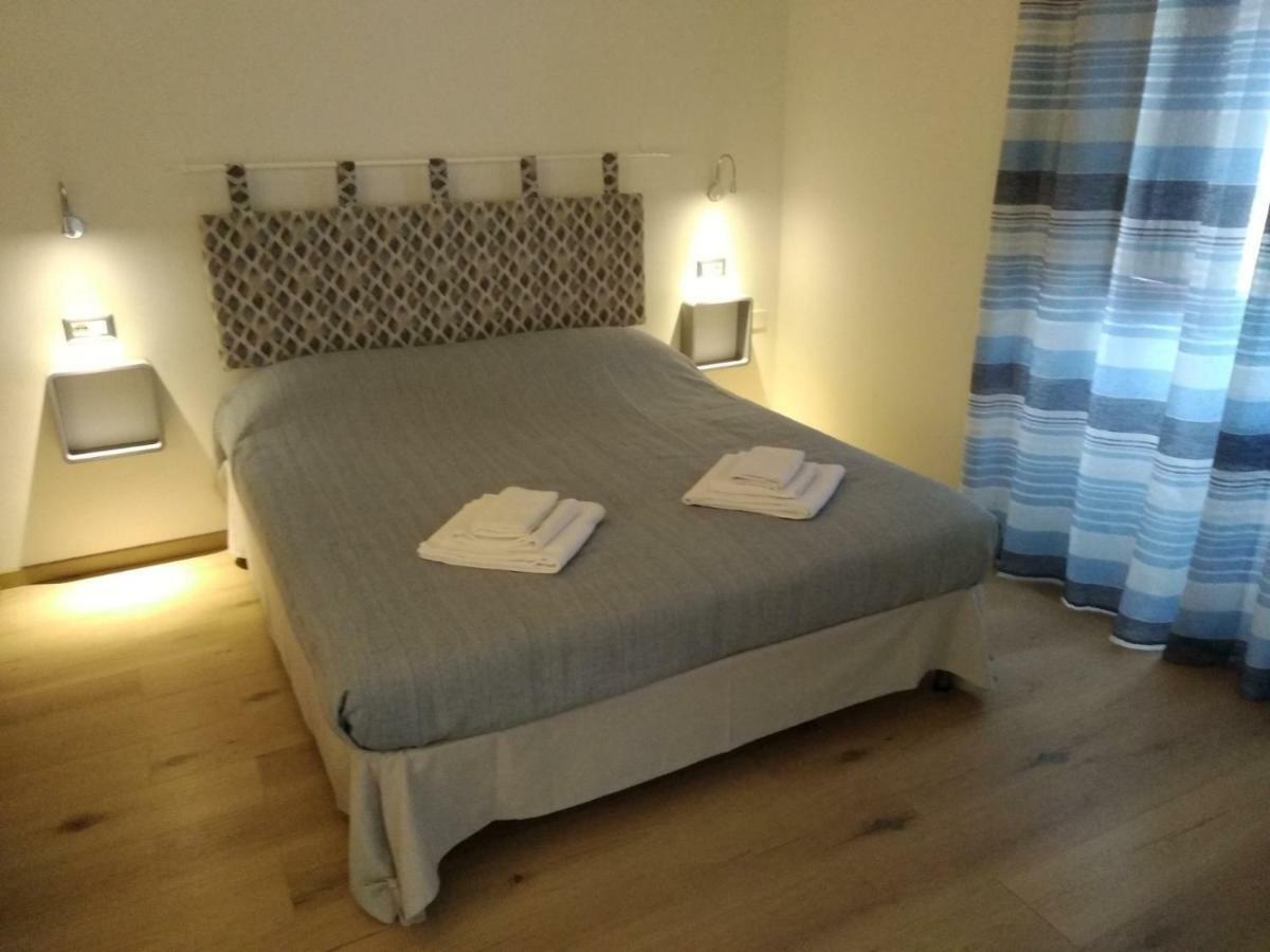 Omphalos Hotel Алгеро Екстериор снимка