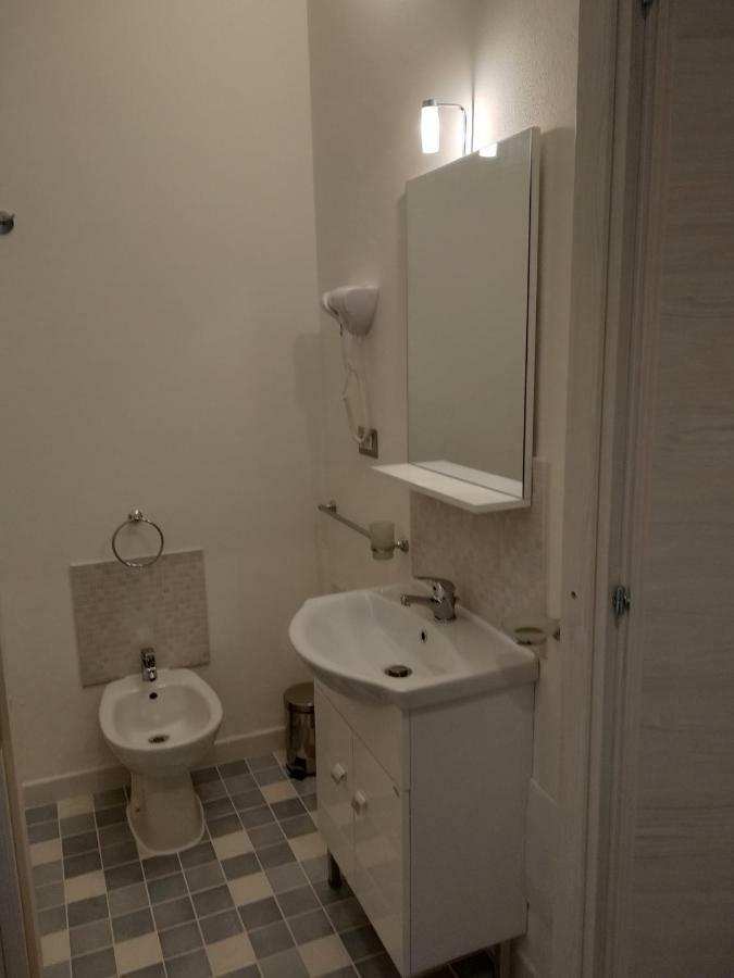Omphalos Hotel Алгеро Екстериор снимка
