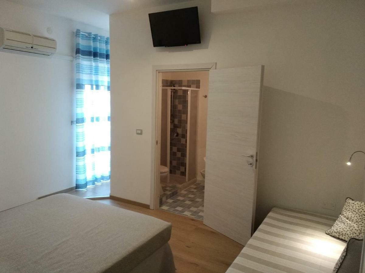 Omphalos Hotel Алгеро Екстериор снимка